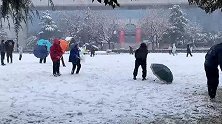 南京的第一场雪来了！路人就地欢乐打雪仗