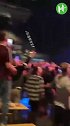 终结30年无冠等待！维拉球迷疯狂庆祝欧联夺冠