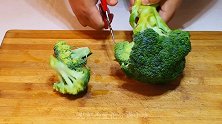 1个西蓝花，1盘大虾，简单一做，3天不吃就馋，味道赛过红烧肉