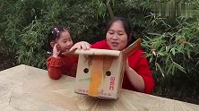 胖妹几百元买的榴莲，准备烤着吃，真的是第一次看见这种吃法