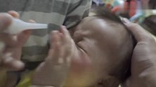 9个月的宝宝感冒鼻塞，清理鼻子拼命挣扎，看着很痛苦！