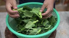 又到了吃菜心的季节，教你做香菇菜心，青菜翠绿不发黄，好吃入味