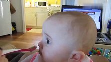 小宝宝第一次吃青豆泥，刚吃一口，这魔性表情说明了一切