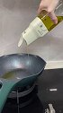 厨房备一个自动开合的调料壶，炒菜很方便，是玻璃瓶身也很好清洗，很有质感，性价比高自动开合油壶