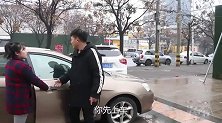 保洁坐豪车，却被女秘书一脚踹翻在地，董事长一声老婆，秘书懵了