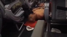 西港飞深圳航班上一男子脱掉上衣大喊：我想去柬埔寨 不想活了