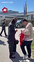 时尚先生！奥利塞返回慕尼黑 给球迷签名