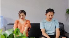 美女去相亲，小伙有车有房有存款，谁知小伙站起身，美女反应真逗