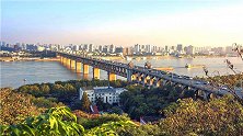 我国地理位置最佳的省会，或是一线城市的备选城市，交通极为便利