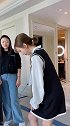 怀孕了穿衣服难免会有点不合适，所以衣服要精挑细选