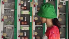 石原里美清纯动人，飘逸的直发凸显了无辜的大眼睛