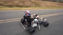 老外改装卡丁车，给它装摩托发动机，第一视角体验110km/h