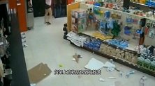 美女愚蠢无知，妄想做“梁上君子”，3秒后只能跪地求饶！