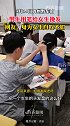 男生用笔给女生挽发  老师：他们都是最单纯孩子请勿妄加揣测