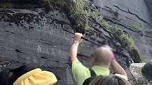 贵州铜仁：游客在5A景区梵净山石壁刻字，面对指责不以为意