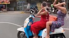 印尼女网红为博眼球骑车洗头 结果悲剧了