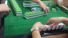 一手烂牌怎么打？看牌友的操作，暗杠加听牌很简单