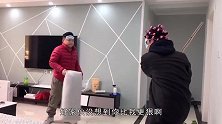 瞅瞅，这女人疯起来是多么的搞笑！