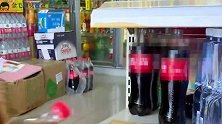 超市老板想套路金毛，没想到金毛太聪明，直接反套路老板