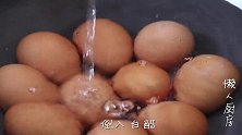 这是盐烤鸡蛋的做法，用电饭锅就能做，一点都不损坏锅