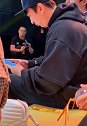 王思聪全程都在玩手机，都不抬头的！