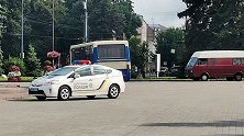 突发！一男子在乌克兰大巴车上劫持20名人质 带有爆炸物