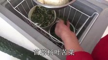 农村小吕：二姐回来啦，老妈给做了鸡肉炖粉片，一家人吃饭真热闹
