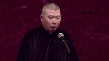她是冯小刚的梦中情人，出道40年不争不抢，如今52岁仍似少女