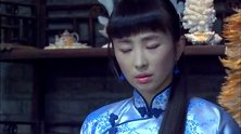 三吊眼和小白鞋正在亲热，岂料这时李祖忠回来了