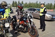 摩托车骑到10万公里就要报废？看到报废新规，车主：这还怎么骑