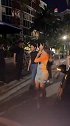 球迷拍到梅西夫妇在迈阿密共进晚餐