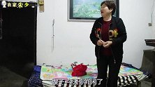 小朱要婶子给他介绍对象，婶子很热心，当场就给小妞打电话要见面