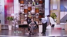 海一天被同事拍马屁，竟拍出了对联的感觉，轮到文松就尴尬了！