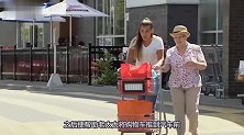 真是阴魂不散老是有人跟在路人身后弹琴唱歌，甚至还出现在汽车里