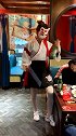 女服务员一个失误，还好最后开了！