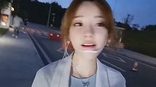 网红冯提莫离开电脑声卡唱《追光者》，真实的声音居然这样！