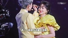 叶童赵雅芝合体撒糖，演唱会重现救母出塔，网友：有情人终成母子