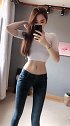 美女自拍小蛮腰，身材真是火辣辣