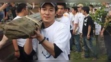 十年前的抗震救灾，李连杰满嘴起泡，吴京累晕在地，谁都比不上他