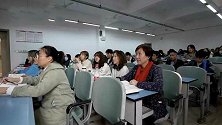 四川成都：为圆电影梦，57岁阿姨与儿子一起考上大学
