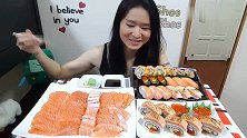 美女吃寿司，一次吃几十个，胃口真好