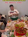 河南洛阳：闺蜜聚会时，同来的爸爸们集体熟练带娃