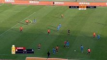 富力前场混战中觅得良机 扎哈维圆月弯刀被徐嘉敏没收
