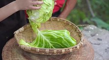 漆二娃vlog：伯娘干农活太累了，早点在家把菜炒好等她回来吃