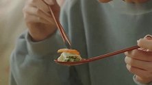 韩国妹子下饺子吃，吃相很享受，看得如痴如醉