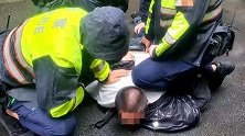 中国台湾：不满前车事故 男子竟当街持枪大骂会不会开车