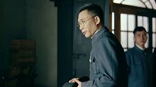 牛旅长被领导叫出去，原本以为是谈话，谁知一上来就被连扇三巴掌