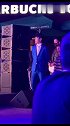 白宇听着音乐踩着点好逗趣哦