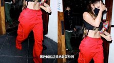 富婆金小妹真实身材曝光！穿一件运动背心搭红色长裤，张扬又慵懒