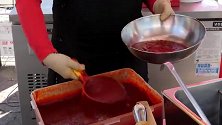 韩国街边小吃 500韩元一份的红色鱼饼